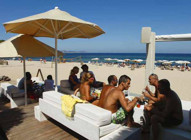 Ibiza: fiesta, sexo, sol, playa y hoteles frente al mar.